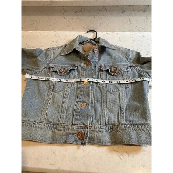 Levis Womens Cropped Denim Trucker Jacket Light Wash Blue Small Stretch Cotton - Picture 4 of 10